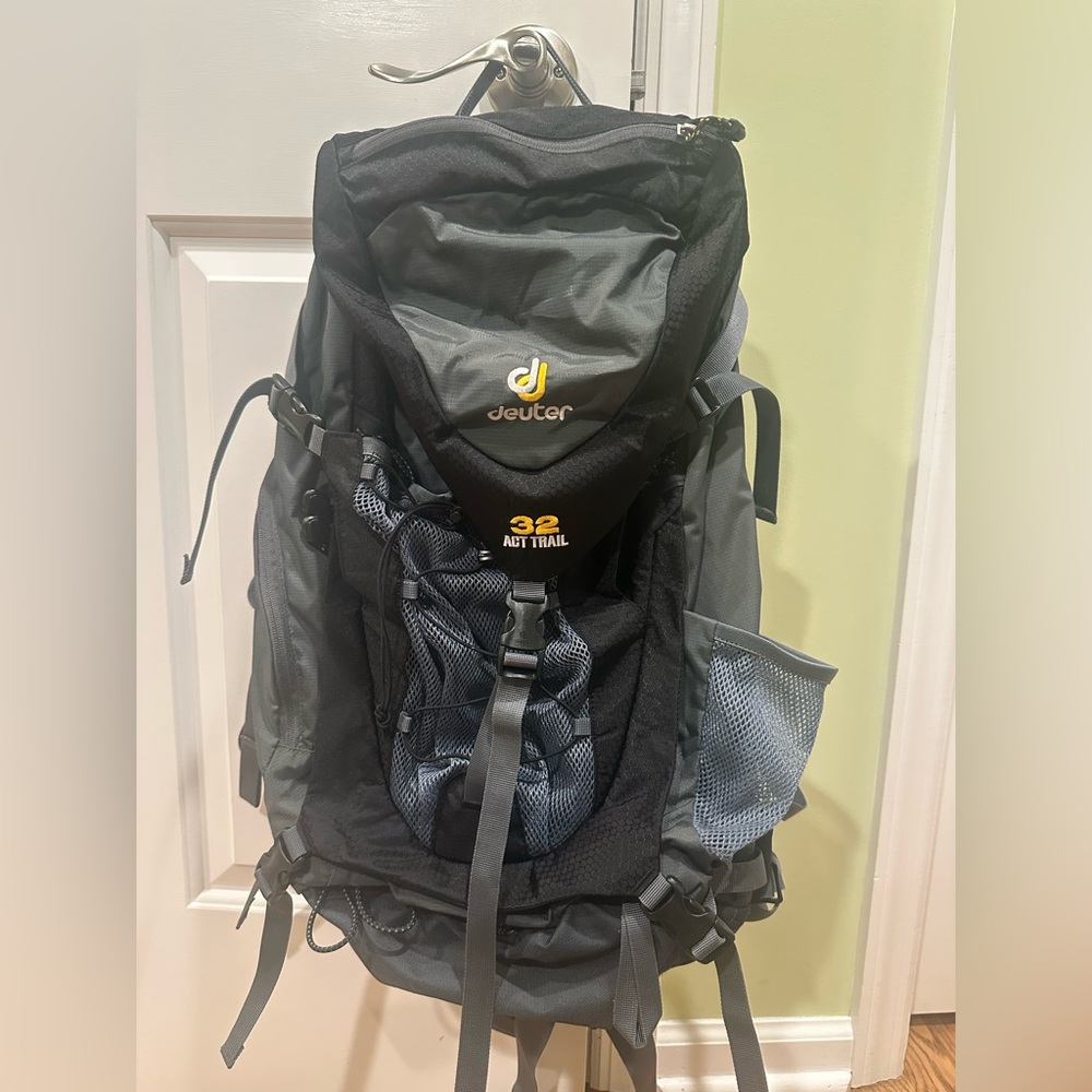 Deuter 32 Act Trail Hiking Trekking Outdoor Travel Black and Gray Backpack